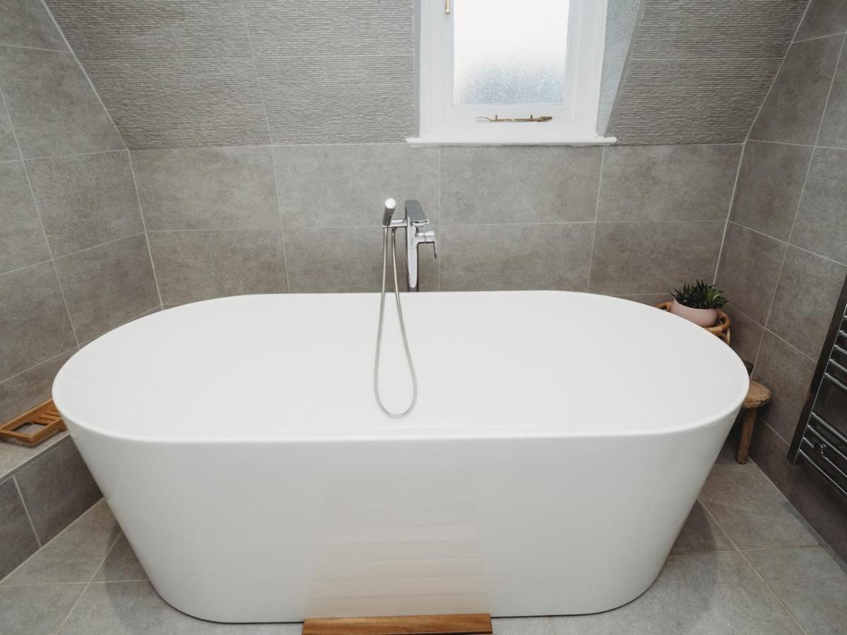 Pass The Keys Stylish 2 Bed Eco Flat In The Heart Of Bath Appartement Buitenkant foto